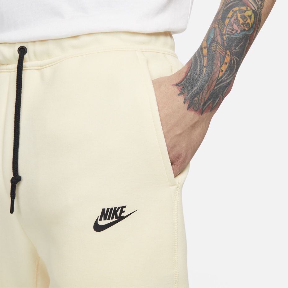 Мъжко долнище Nike Tech Fleece Coconut Milk - размер L