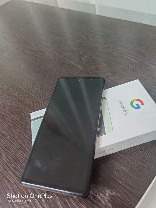 Продам Pixel 6a, не работает дисплей