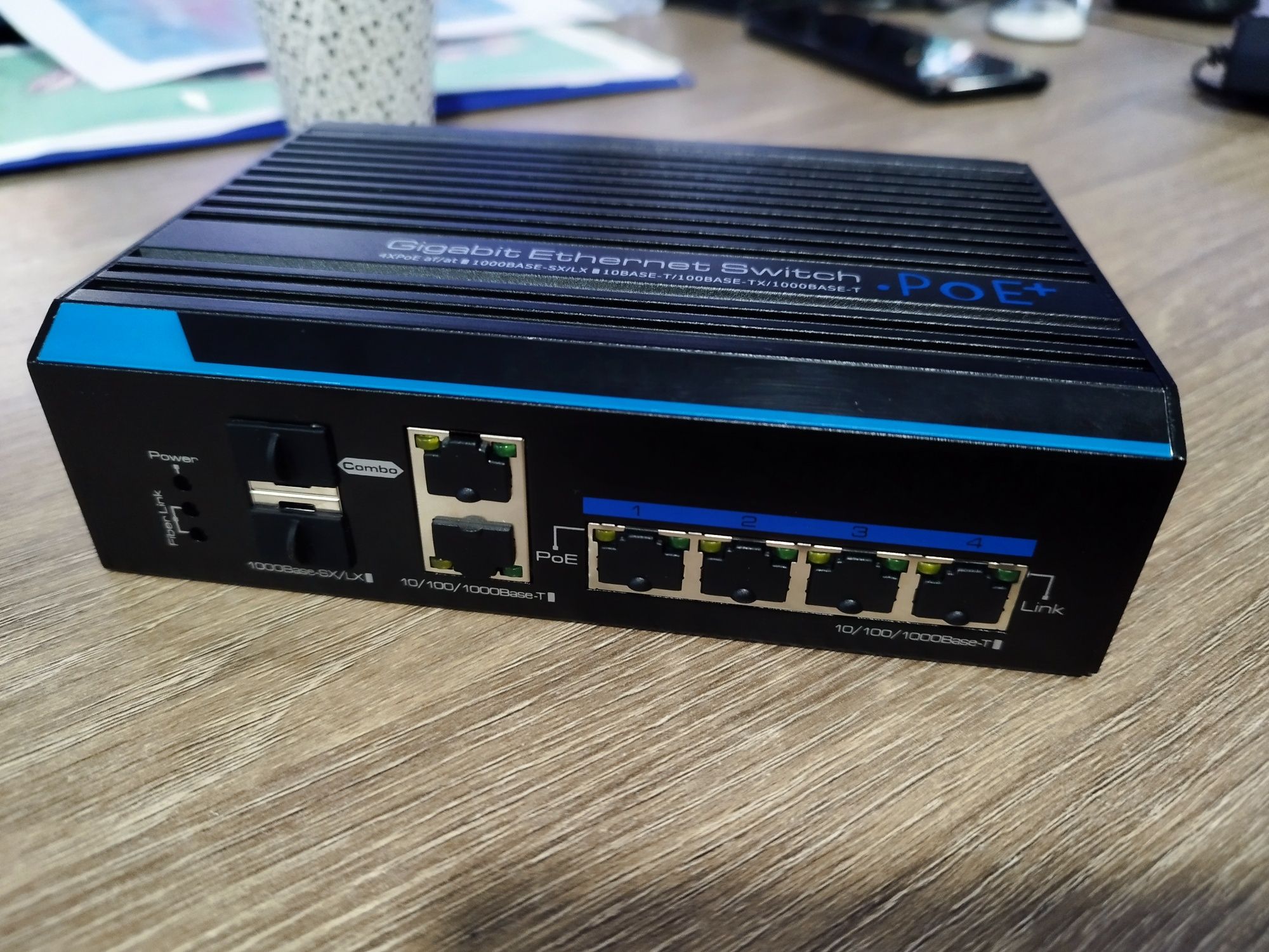 Utepo UTP7204GE-HPOE Индустриален Full Gigabit PoE switch суич