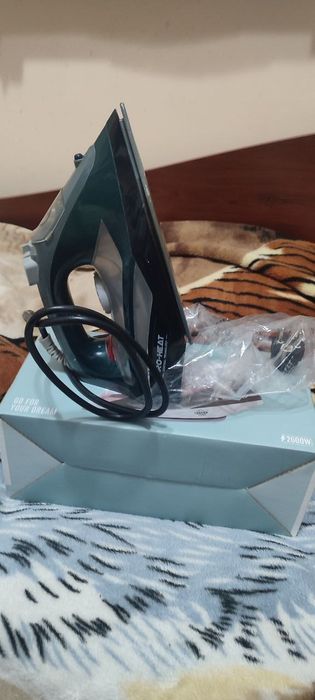 Продается утюг Artel