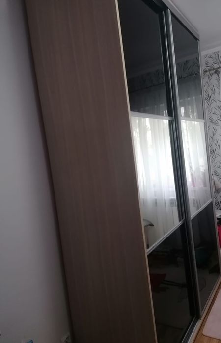 Dresing 2 usi din geam negru si oglinda