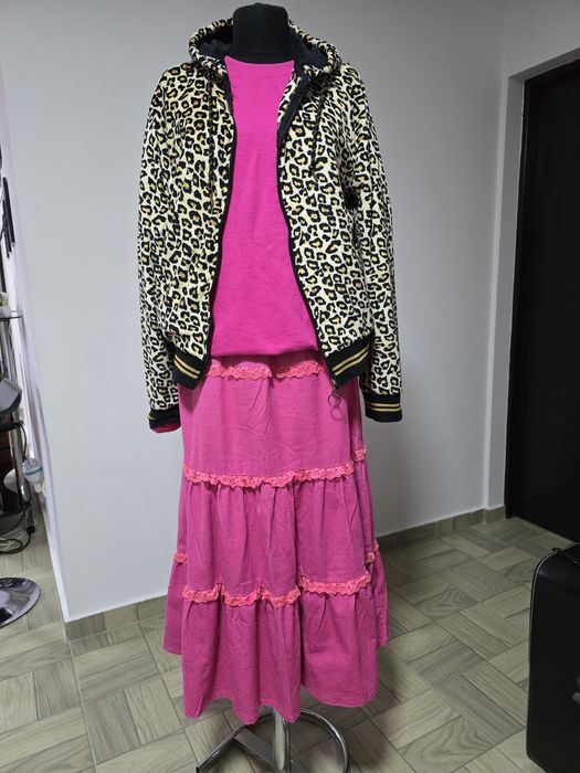 Hoodie fucsia, model din bumbac premium;