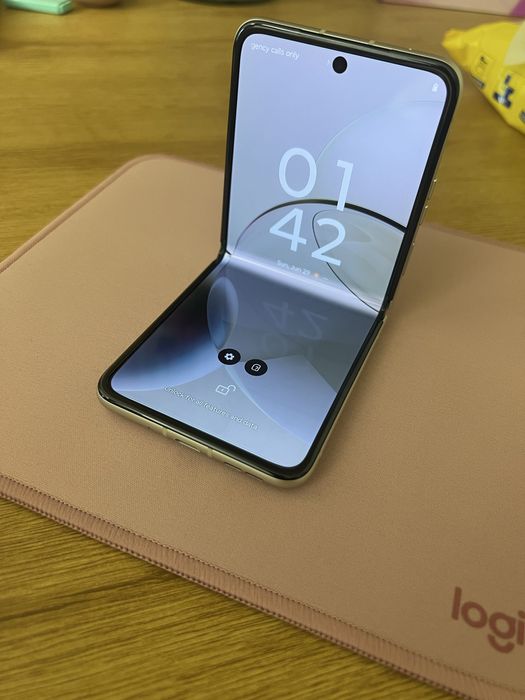 Motorola razr 40 Vanilla Cream