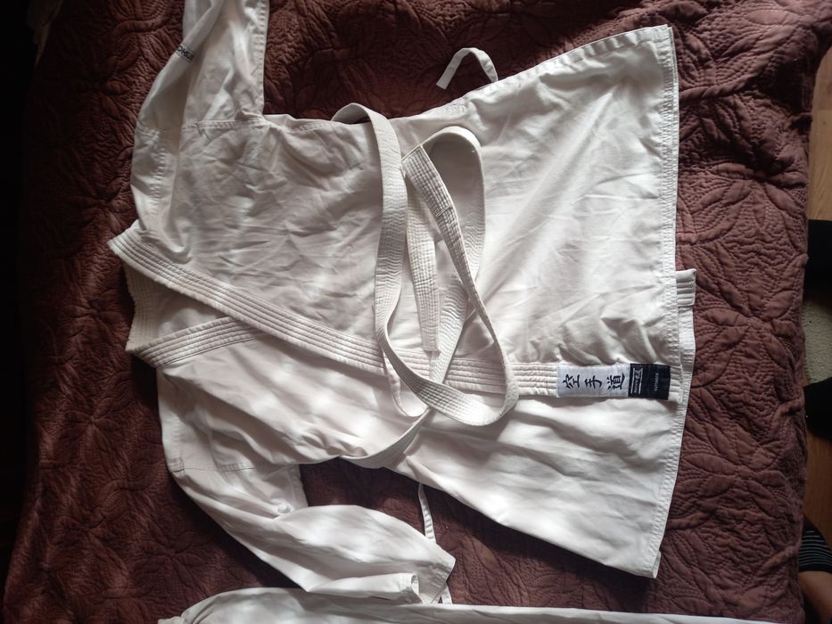 Бяло Кимоно за карате