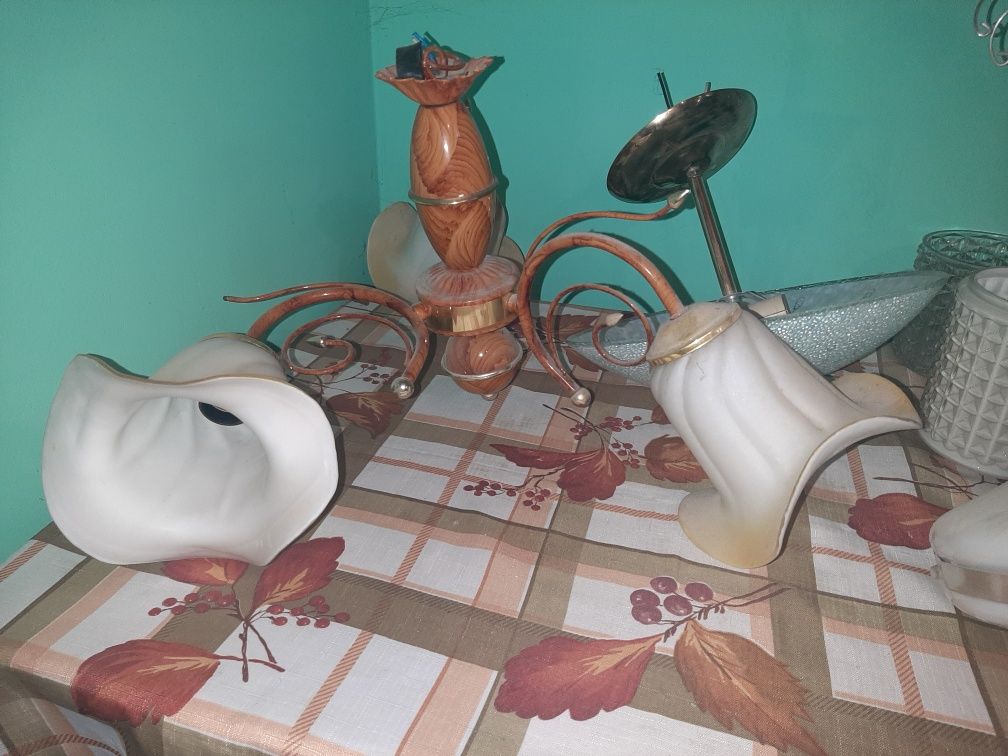 Продам люстры 6 шт