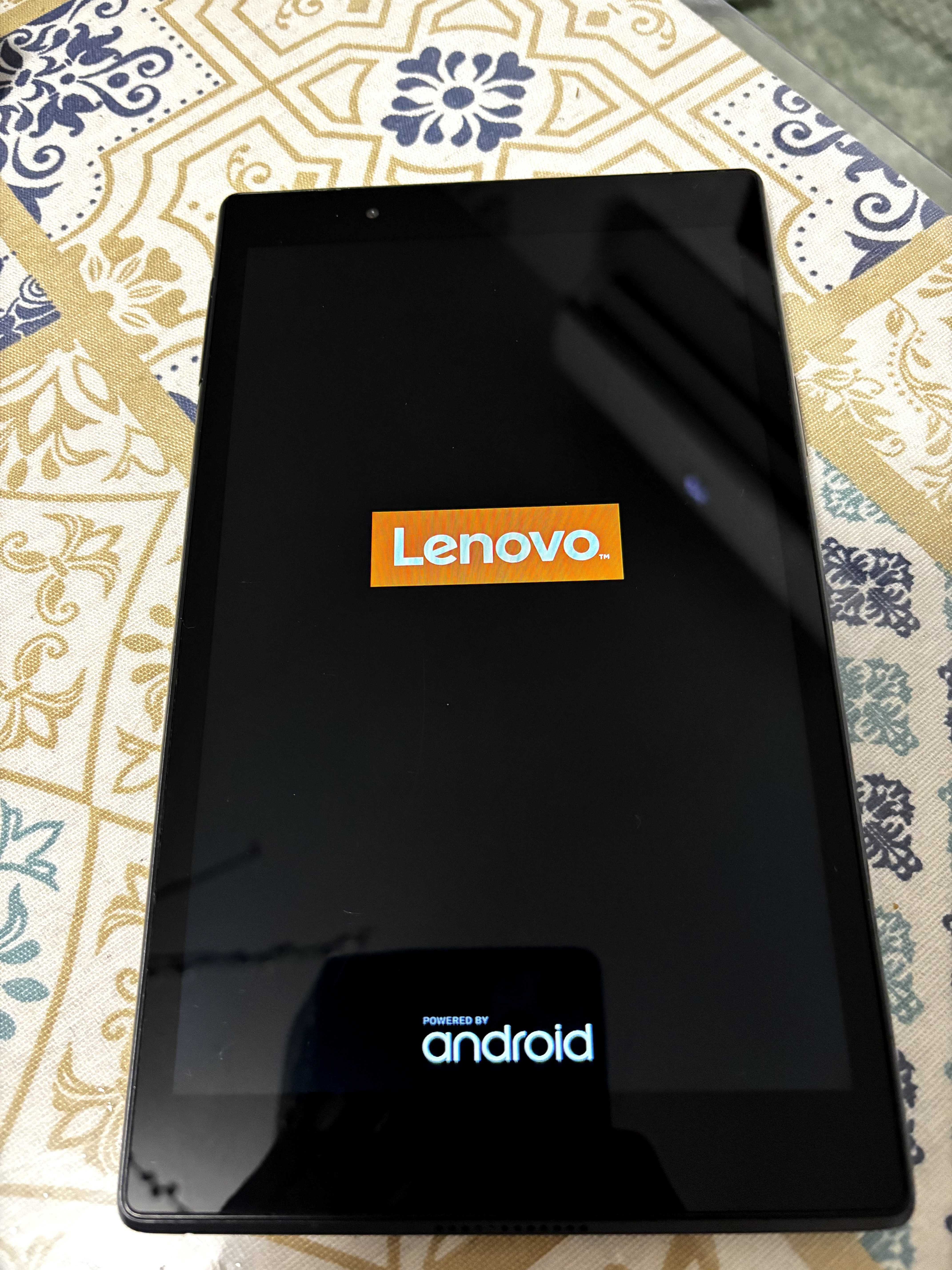 Таблет Lenovo Tab 4 8 16GB, черен цвят