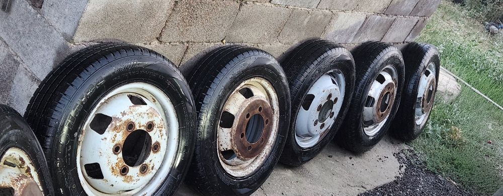Шины с дисками  на Газель почти новыйновый 6 шт