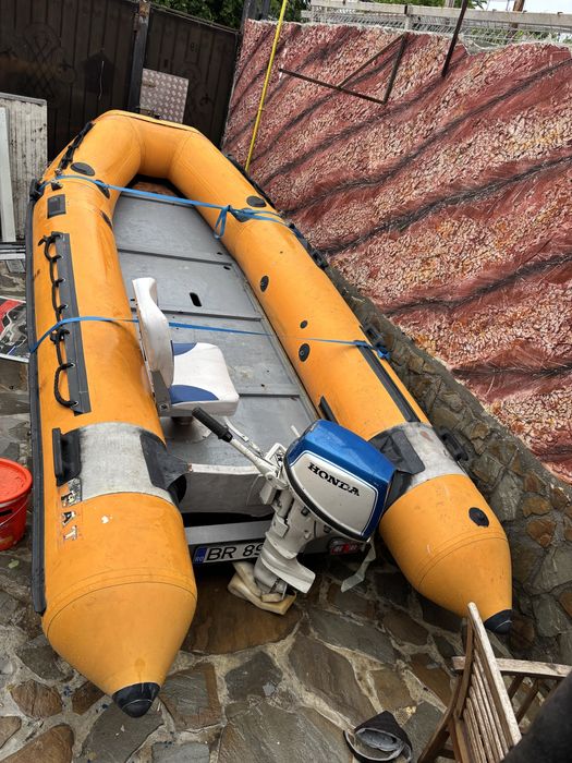 Barca RIB 4,60m +motor 7,5 cp 4 timpi