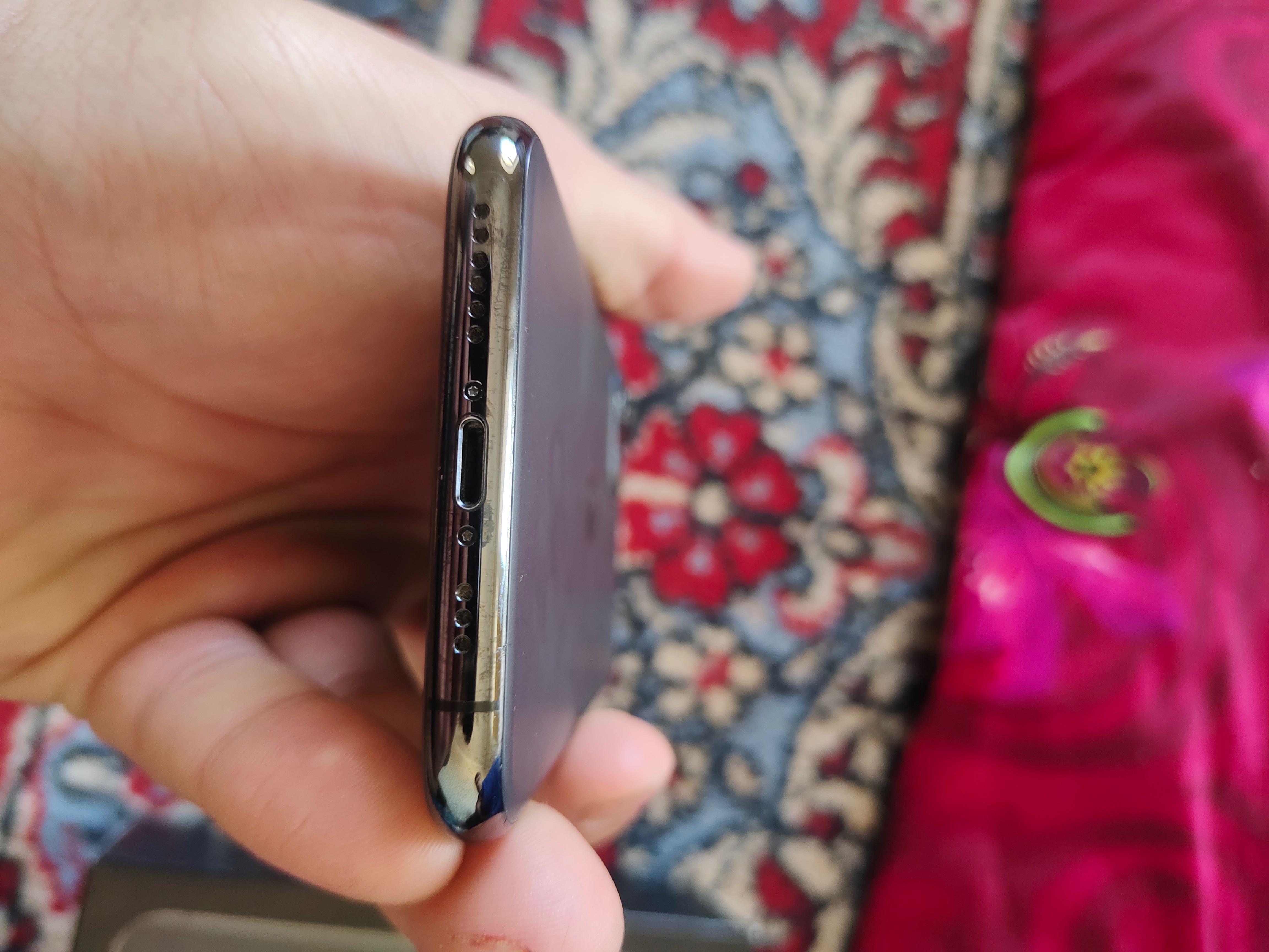 Apple 11 pro srochna sotiladi naxt