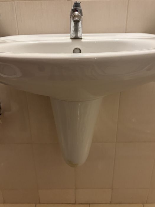 Умивалник FAYANS с полуконзола + Смесител – Отлично Състояние