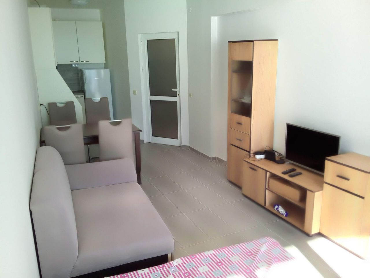 Дава се под наем Двустаен апартамент в Варна, Трошево - 58 кв.м за 295.8 € - Снимка #1