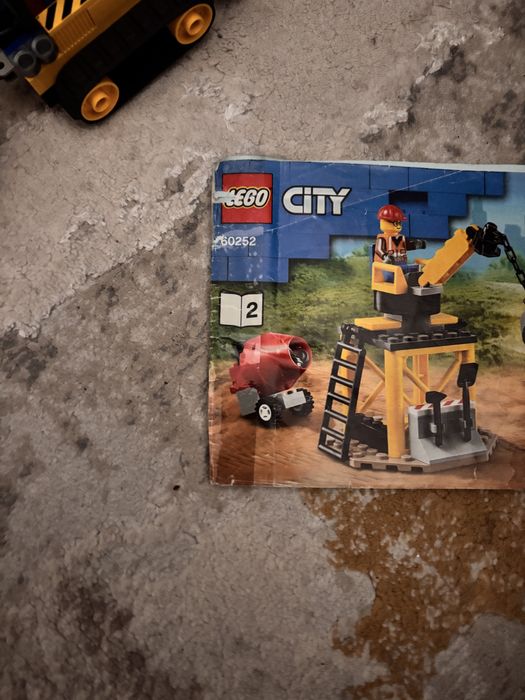 lego 60252 , 126 piese in stare foarte buna