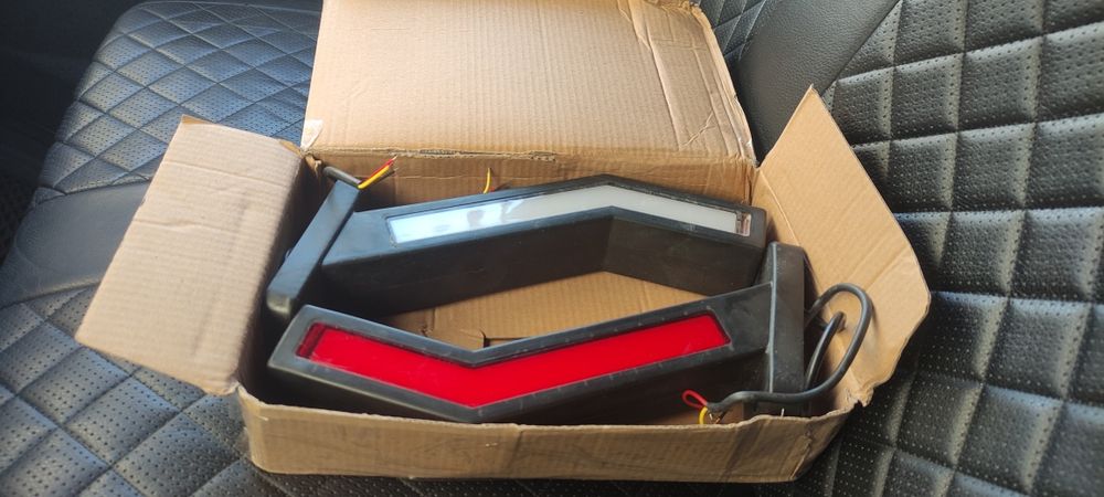 Продаются габаритные огни.