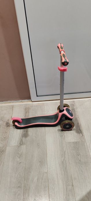 Детска тротинетката Globber Evo 4 в 1 със светещи колела