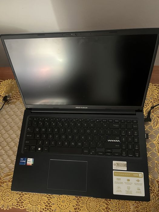 Vând laptop Asus Vivobook