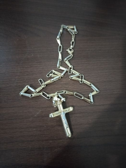 Lantisor plus cruciulita