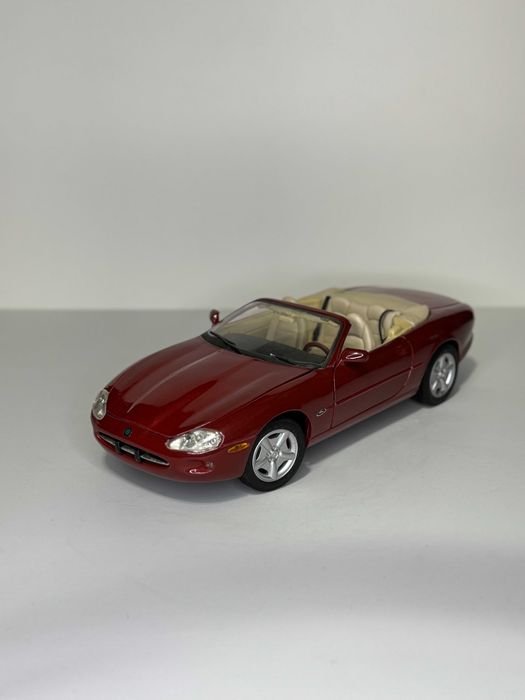 Jaguar XK 1:18 Bburago Vișiniu Macheta Auto