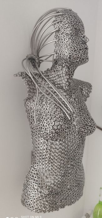 Metal art -bust de femeie din piulite inox