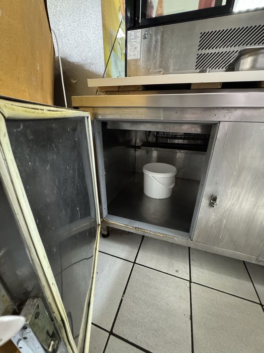 Хладилна витрина и бен мари