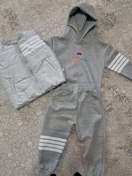 Тройка , новая, Для мальчика 2-2,5 лет