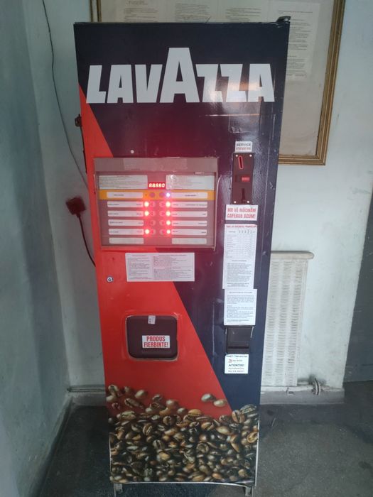 Vând aparat de cafea( vending)