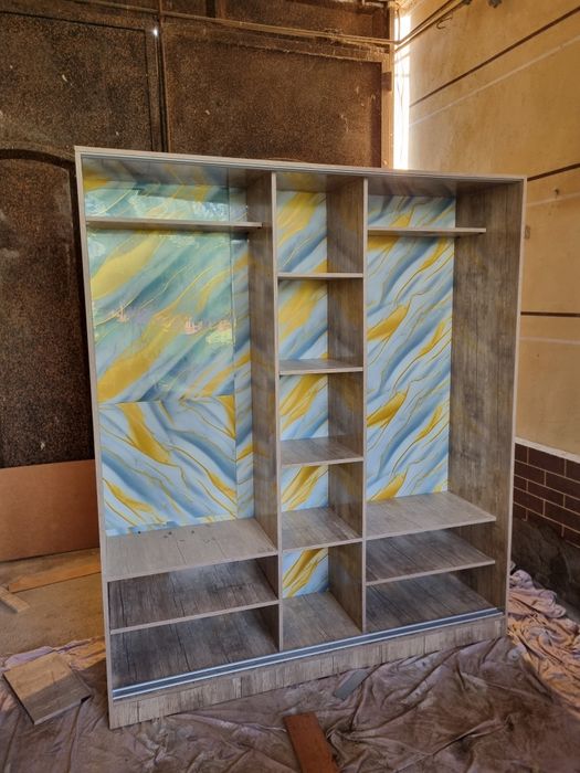 Shkaf xolati yangi eni 1.83ga .boyi 2.15 bitta qolgani uchun arzon m