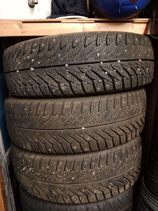 Продам комплект покрышек 195/65R15