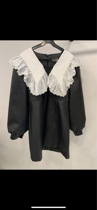 Rochie de piele si guler brodat