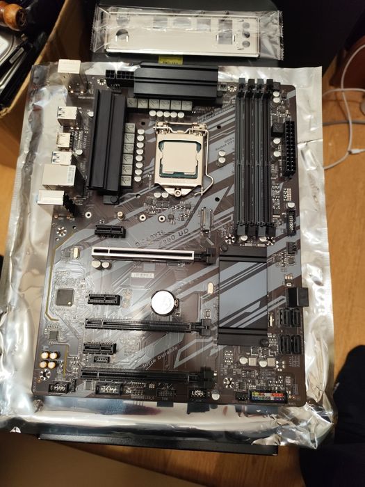 Продам комплект i7 9700+ z390