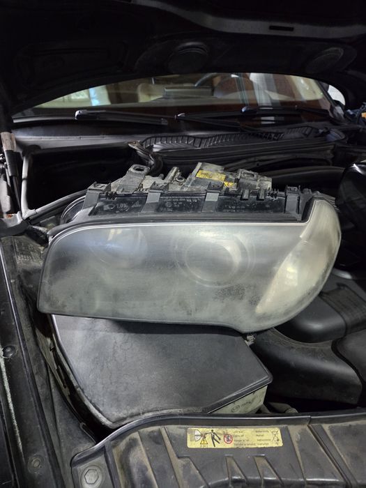 Vand far stanga xenon BMW X3 E83 2005