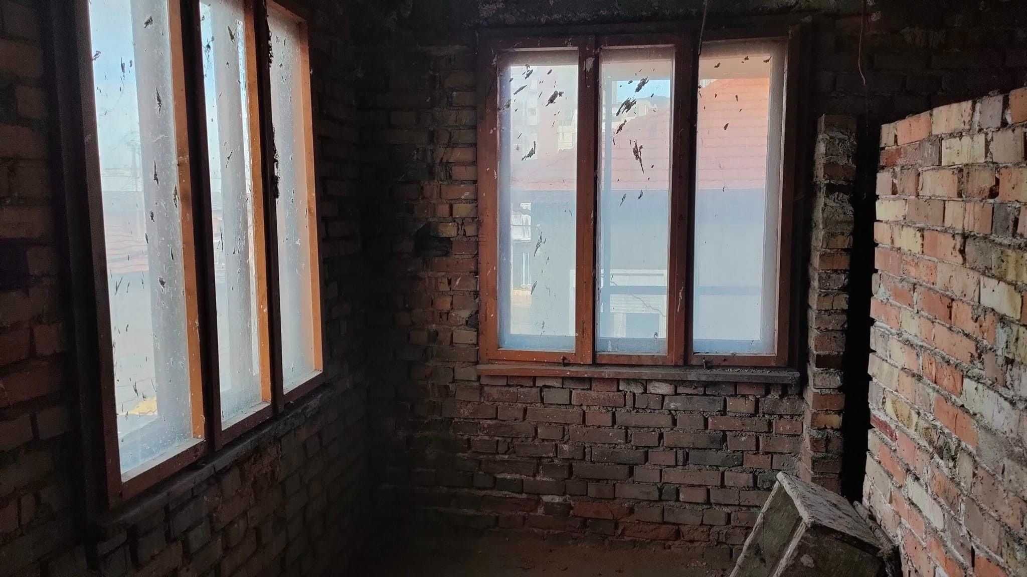 Продавам етаж от масивна къща