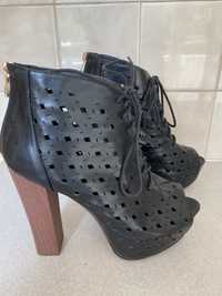 Дамски обувки с отворени пръсти