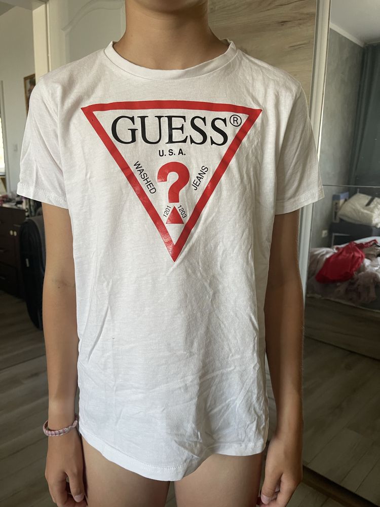 Сет на Guess и бяла тениска
