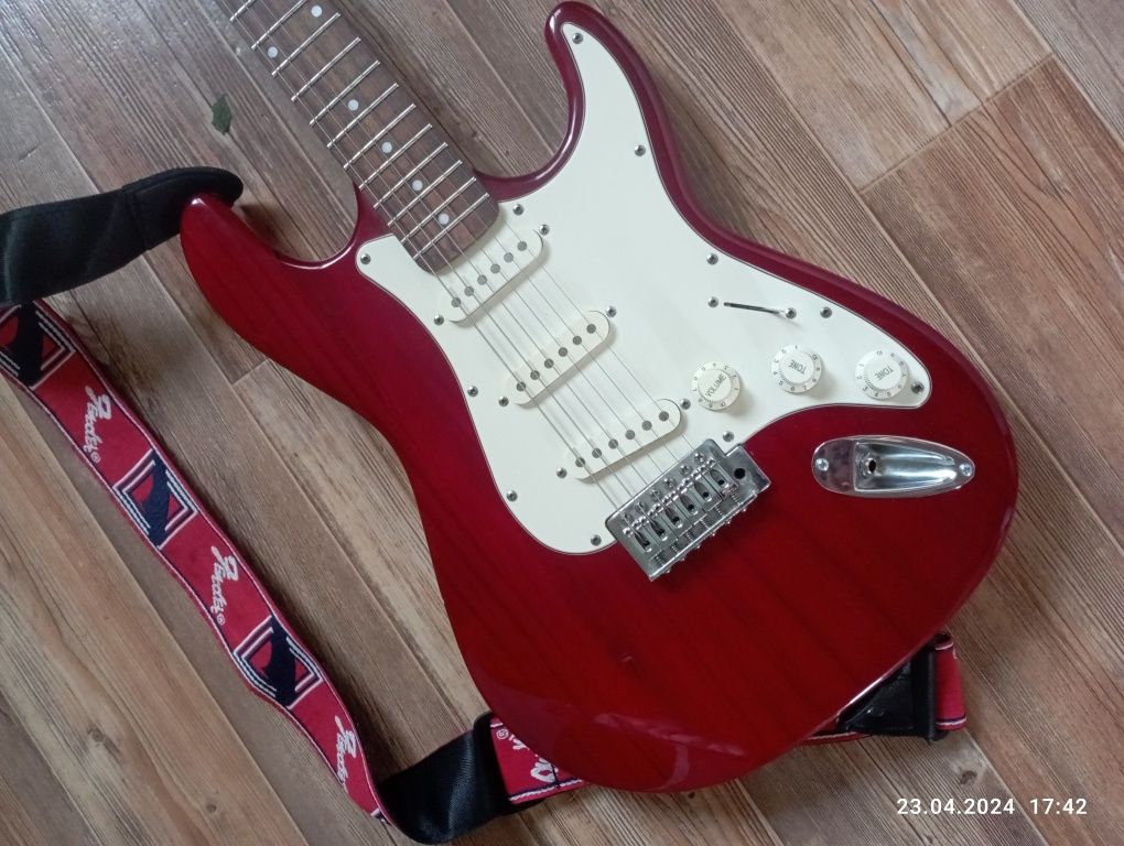 Электро гитара(Fender Stratocaster)