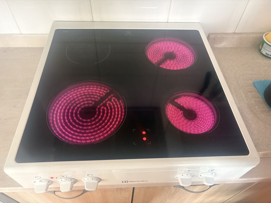 Plita electrica vand urgent