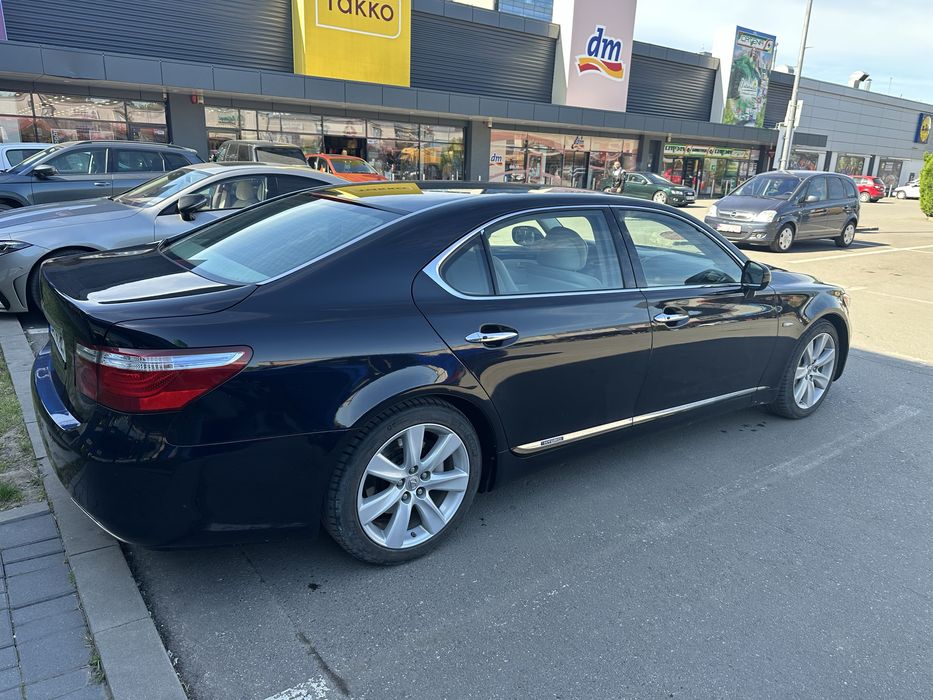 Vand Lexus LS600hL