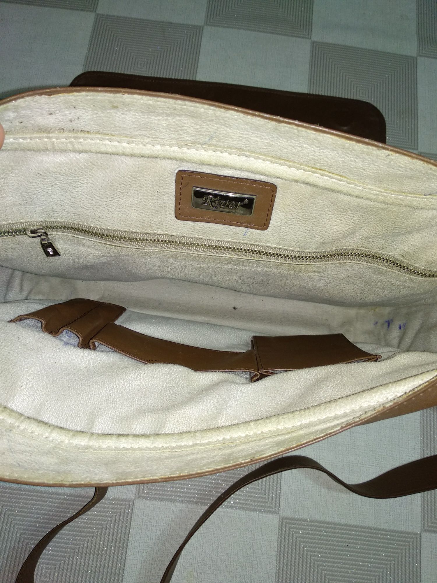 Кожаная сумка для ноутбука и документов