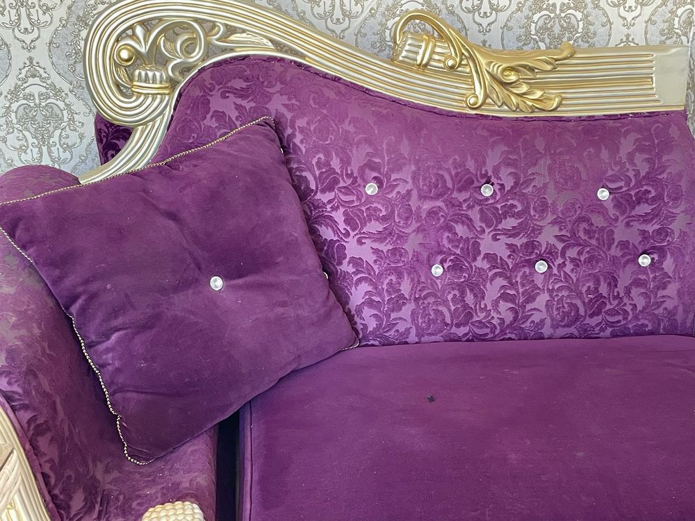 Продается Королевский диван, кресло