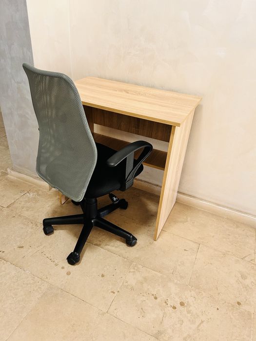 Офис борю със столче