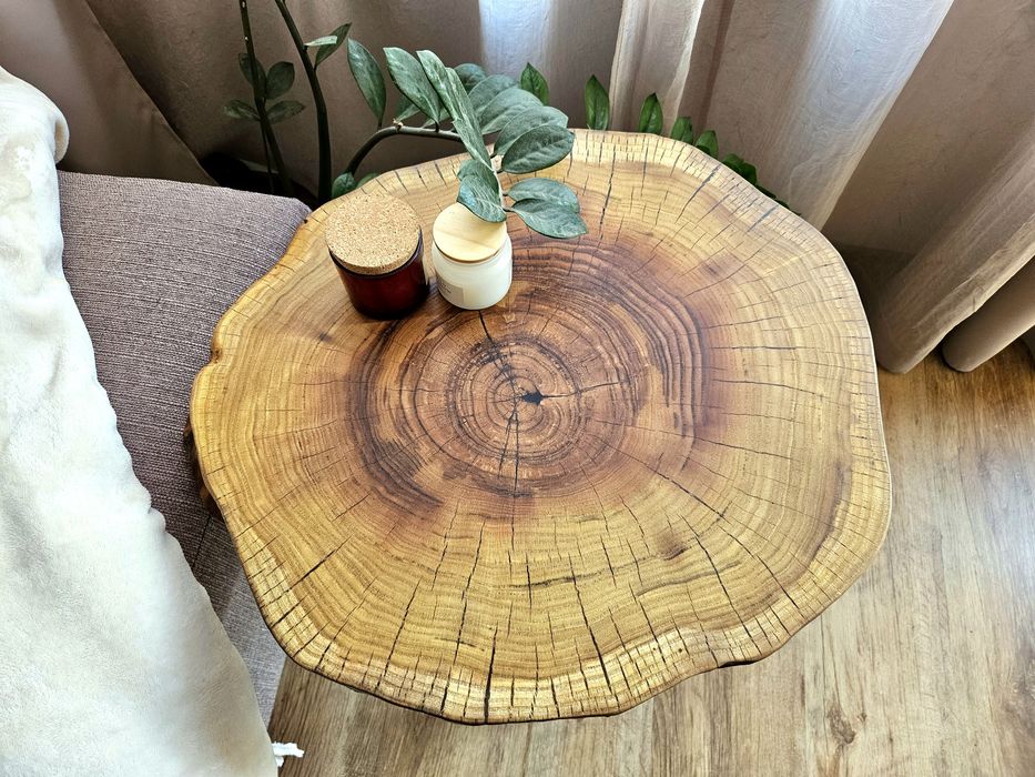 Кръгла маса с жив ръб и метални крака тип Фиба