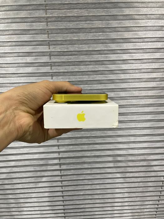 iphone 14 yellow