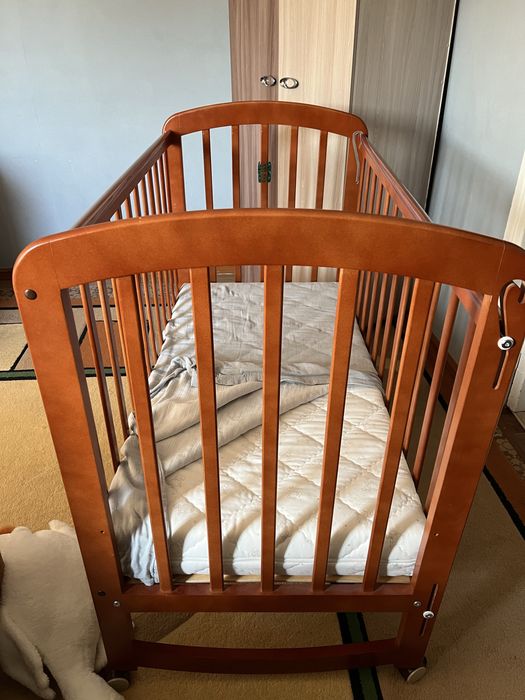 Продам кроватку новую