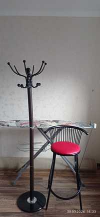 Гладильный стол стул и вешалка всё вместе