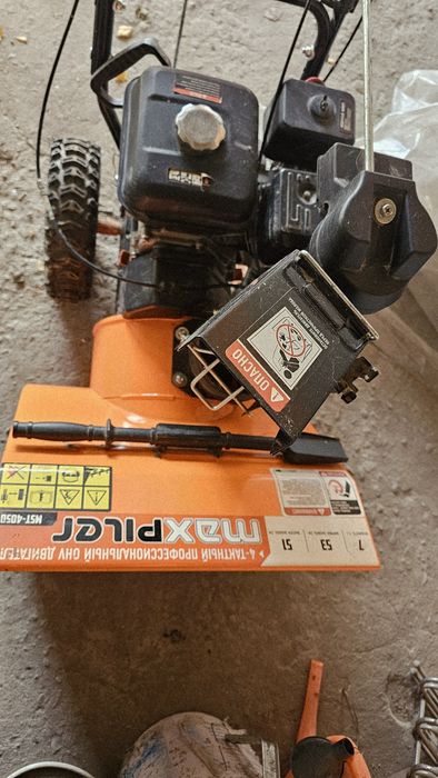 Продам снегоуборочную машину