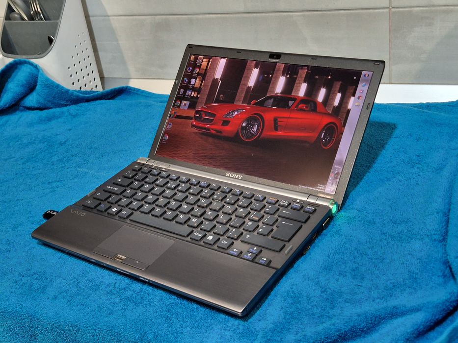 Laptop Sony PCG 6X2M cu două pete pe display