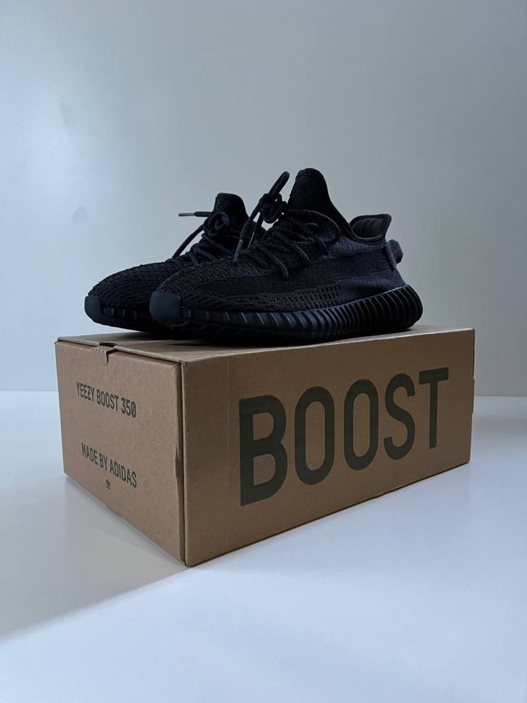 Отново Yeezy BOOST 350 Налични последни размери