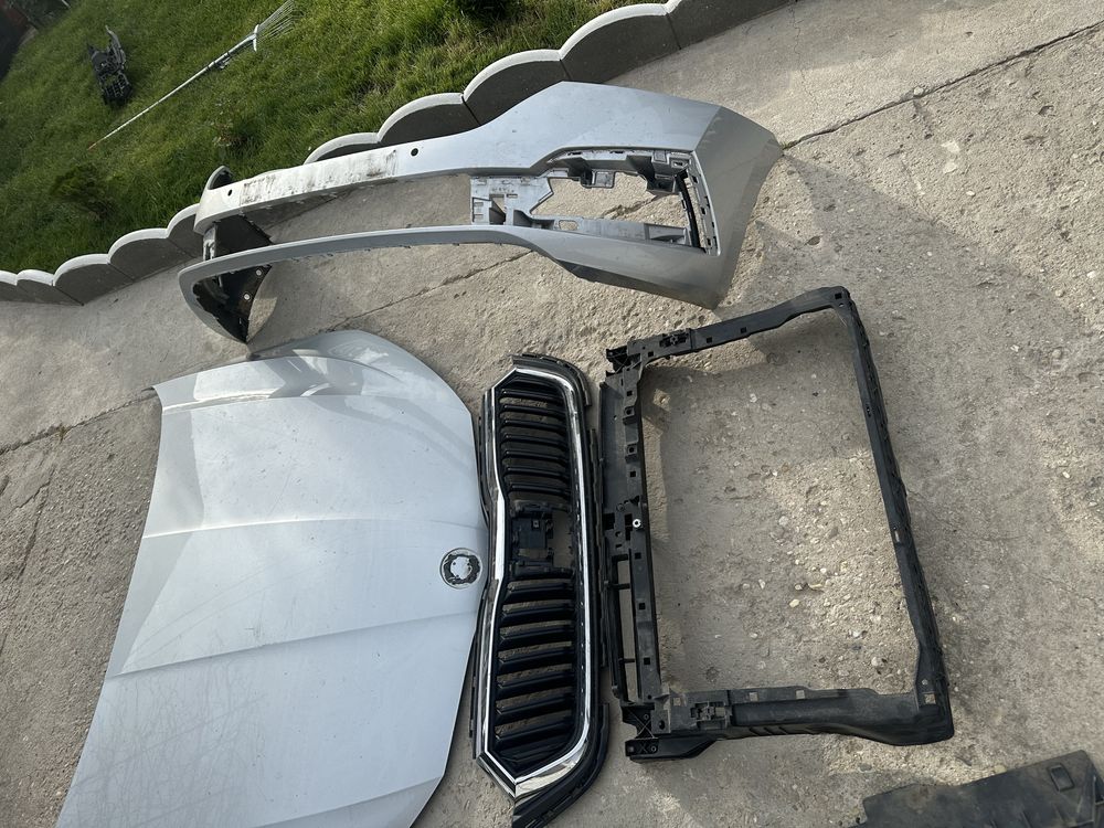Capotă motor.tragher.bară față.aripă dreapta fată skoda octavia 4.