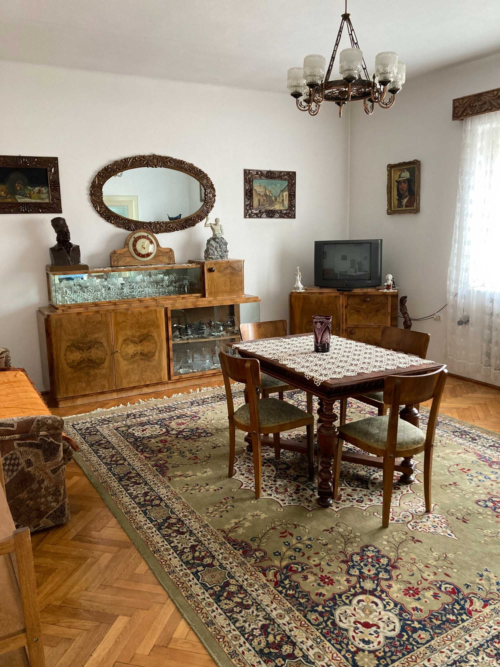 Casa cu spatiu comercial ,  garaj,  curte  bd-ul Victoriei , Sibiu