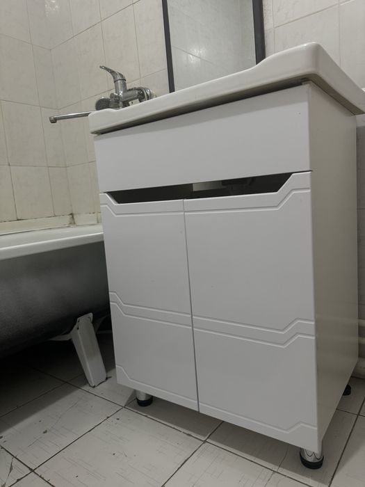 Продам раковину со шкафом в комплекте
