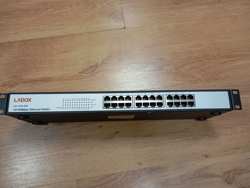 Мрежов Switch Ladox